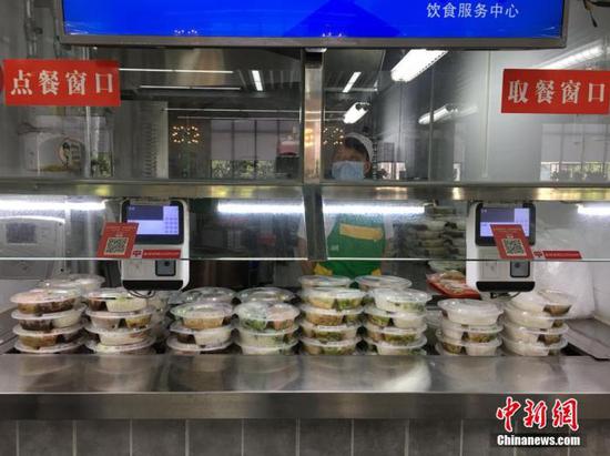 资料图:武汉一高校食堂。 马芙蓉 摄