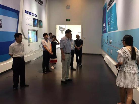 史宝强一行参观运河区激光产业园
