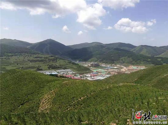 图为崇礼太子城冰雪小镇远眺景色。 记者高振发摄