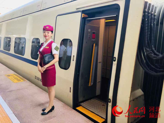 图为首列京-唐-曹客运动车开行暨京唐曹文旅协同发展启动活动现场。