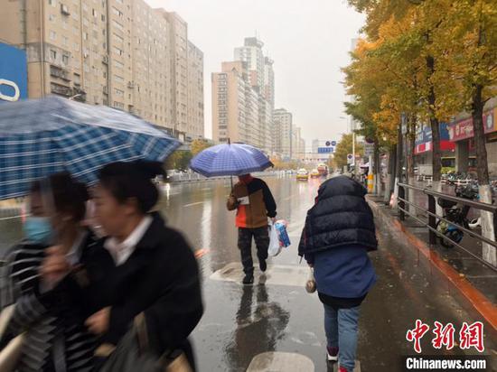 资料图：10月21日，沈阳气温骤降。　宫旭 摄