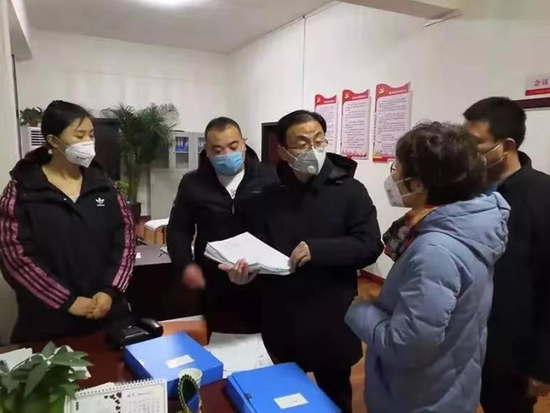 尹丽龙县长到基层调研疫情防控