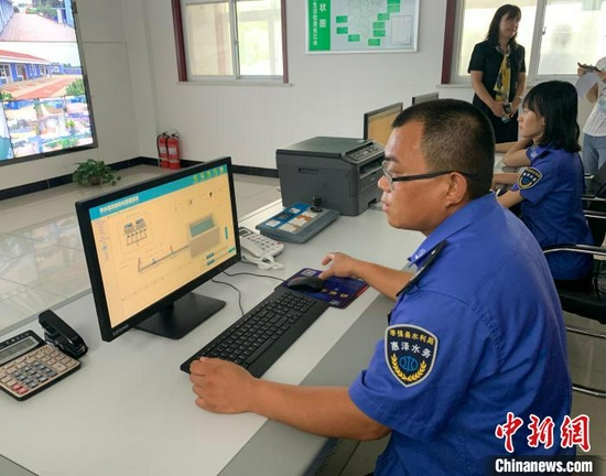 中控室一角。 王鹏 摄