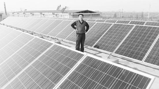 衡水村民屋顶建太阳能发电站 每度电国家都补助