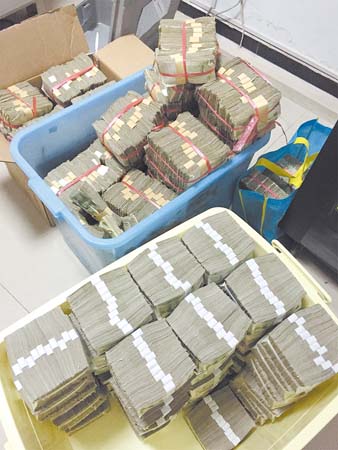 衡水市民搬15万1元纸币存银行 25名员工清点