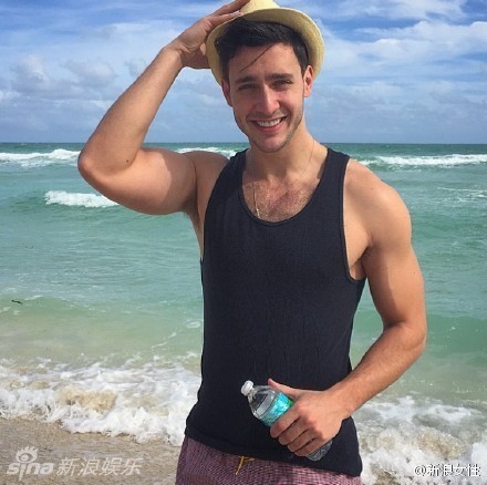 最 性感医生拍卖约会 做慈善 晚餐拍出60万_新浪