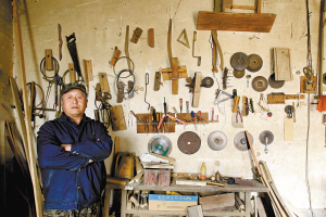 井陉老木匠坚守传统工艺:我打制的家具能用10