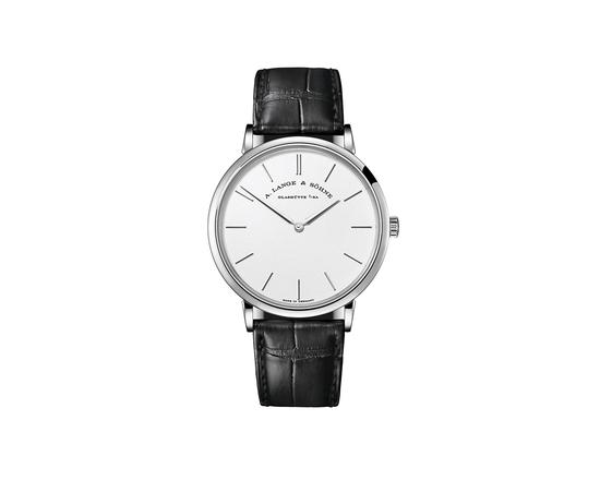 以白色18K金打造的SAXONIA THIN