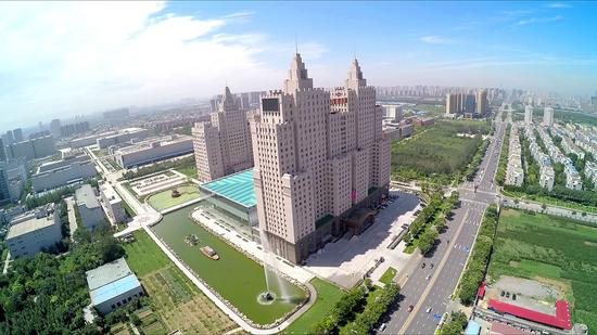 位于石家庄国家高新技术开发区的以岭健康城全景。