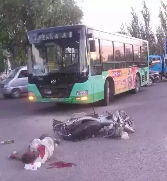 张家口发生2起重大交通事故 两大货车惨烈相撞