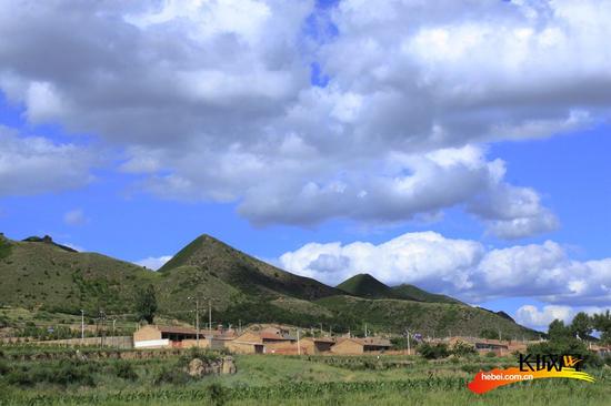 张家口城区东部十公里景观道 可媲美草原天路