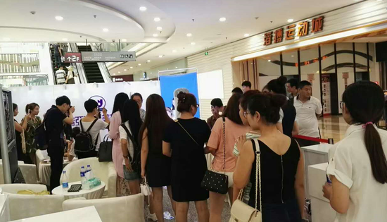 石家庄万达广场整形机器人体验活动火爆现场