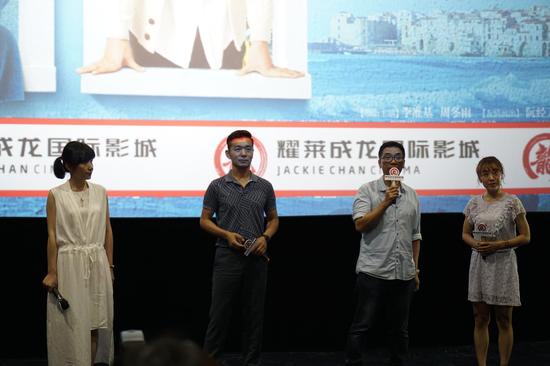 监制关锦鹏、编剧胡蓉蓉、演员邢佳栋现身成龙影城