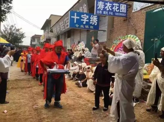 邢台老人出殡