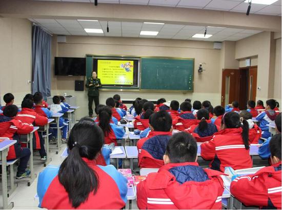 承德消防兴隆大队深入兴隆镇中心小学为师生培训消防安全知识