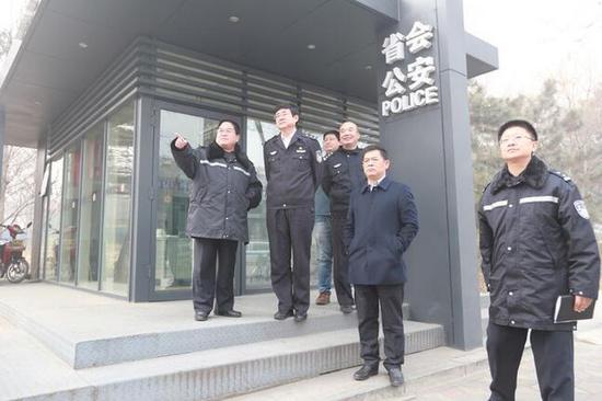 副市长、市创建指挥部副总指挥刘胜同志在市政府副秘书长刘建立的陪同下,带领市公安局各部门主要领导对创建文明城迎评工作进行了明察暗访。