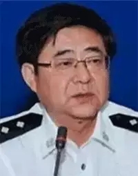 刘 胜。