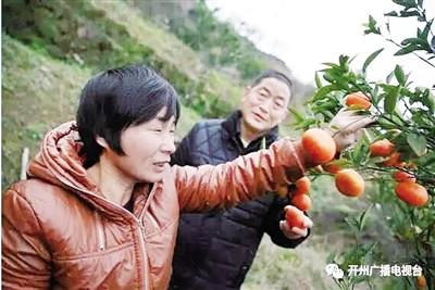 在老公的陪同下,王晓燕回到阔别22年的家乡。