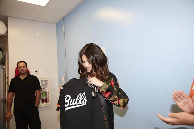 COACH携手Selena Gomez特别访问洛杉矶高中