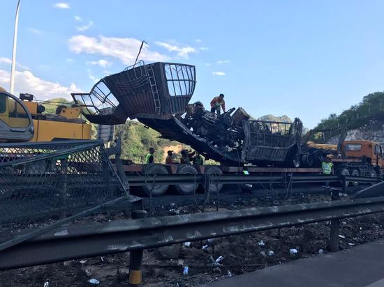 张石高速隧道爆炸事故现场。