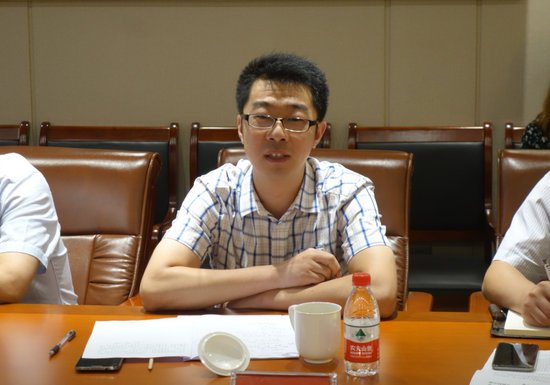 容城县政府副县长梁思源。