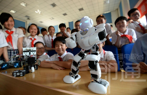 邯郸:一小学开设机器人普及课程