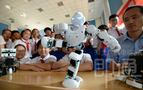 邯郸:一小学开设机器人普及课程