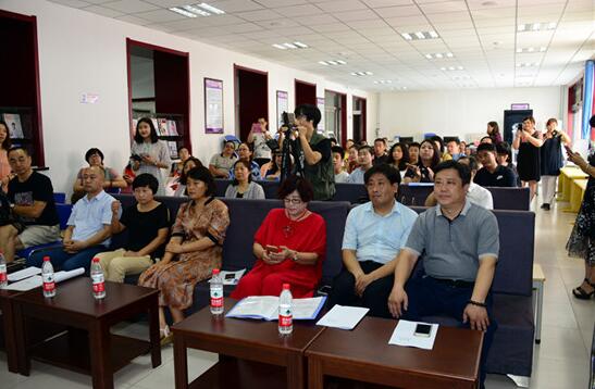 高碑店原创文学作品朗读会为旅发大会营造“书香氛围”,图为朗读会现场。