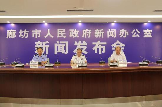 图为我市召开“百日攻坚”行动新闻发布会现场。