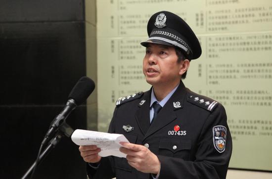 石家庄市公安局举行缅怀公安英烈活动 图为缅怀烈士现场