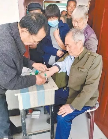 河北省贫困人口_漫画 小康 路上