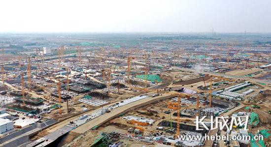 航拍容东片区安置住房及配套设施项目建设现场。霍少轩 摄