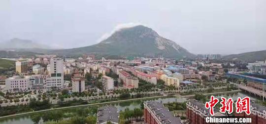 鸡鸣山,海拔1140米,孤峰独秀,蕴藏着丰富的宋辽历史文化遗存。 郝少清 摄