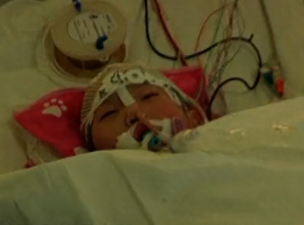 鄭州三歲男童從五樓跌落