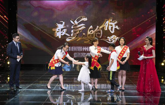 “郑州最美教师”接受访谈