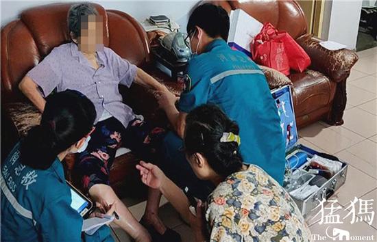 郑州90岁老人急救求医 楼下竟来了辆省外救护