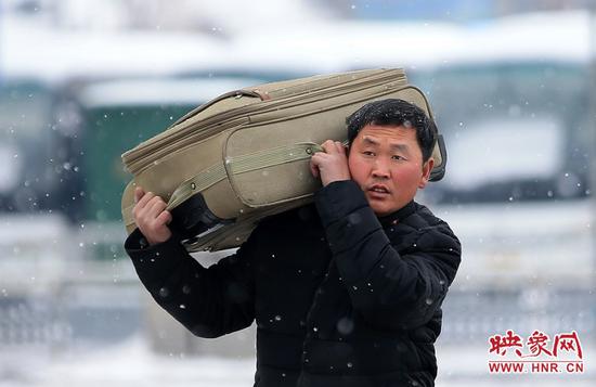 一場瑞雪牽絆了多少人的腳步