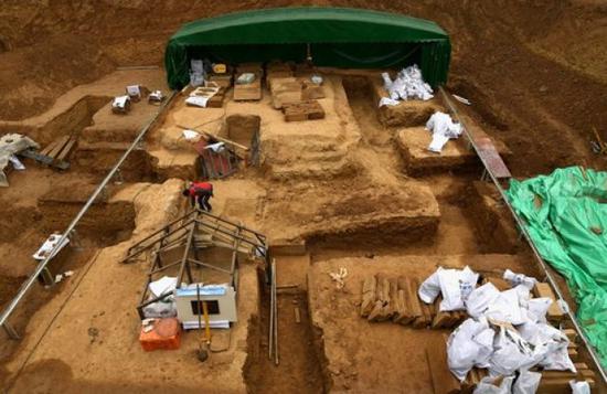 这是洛阳发现的西汉大墓发掘现场（2018年11月7日摄）。新华社记者 李安 摄