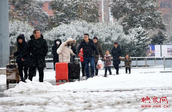 一场瑞雪牵绊了多少人的脚步