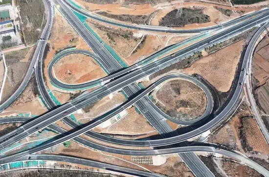 ▲沿太行高速公路安阳段横水枢纽互通