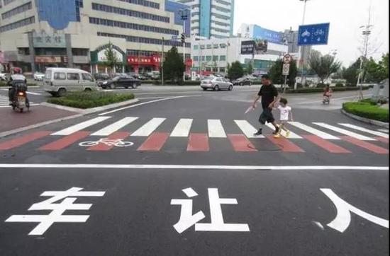 郑州10个路口15日正式开始抓拍机动车不礼让行人的违法行为