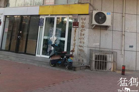 （女子受騙街頭）