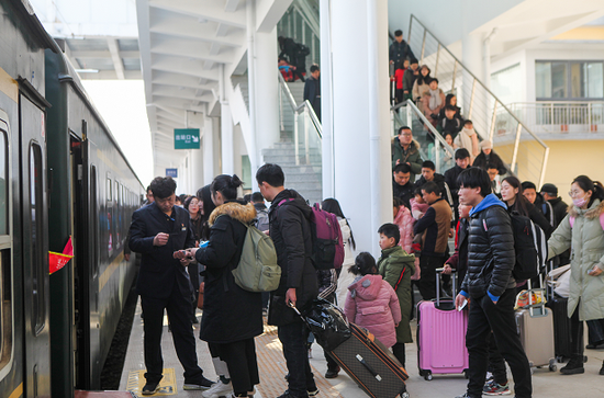 信阳车站春运预计发送旅客115.6万人 附临客开行方案 信阳车站春运预计发送旅客115.6万人 附临客开行方案