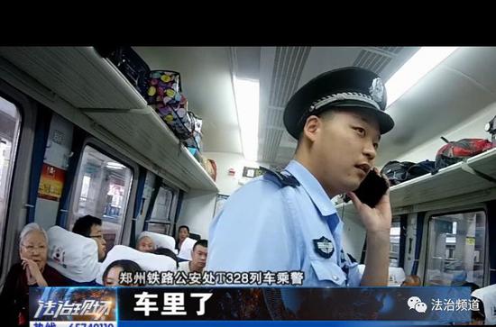 焦急!家长带孩子乘车 列车马上开孩子找不到