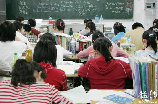 一臺電腦同時只能一名考生使用