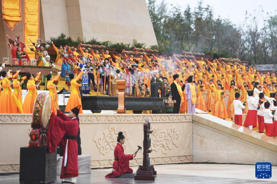 4月22日，演员在癸卯年黄帝故里拜祖大典上表演。