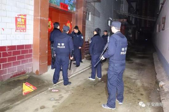 南阳一小区业主遭遇沙霸 稍有不从便遭侮辱