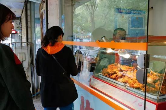 小店就开在工人路伊河路附近,