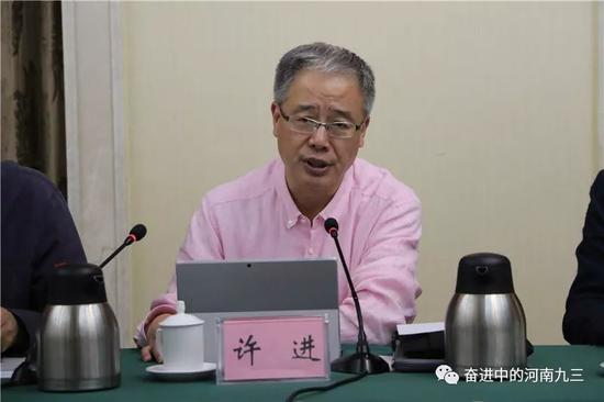 全國政協委員、社中央委員、社中央思想研究中心副主任許進（許德珩之孫）