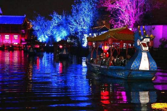 人在船上坐，船在画中游，品味《大宋·汴河灯影》，共赏汴河四季美景。